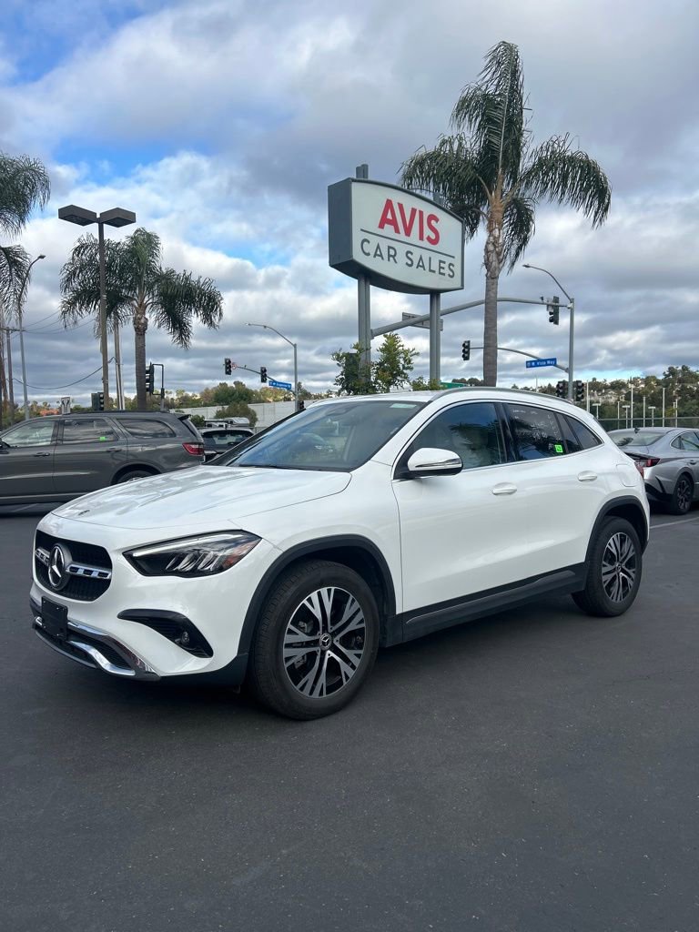 Used 2025 Mercedes-Benz GLA 250 4MATIC image 1