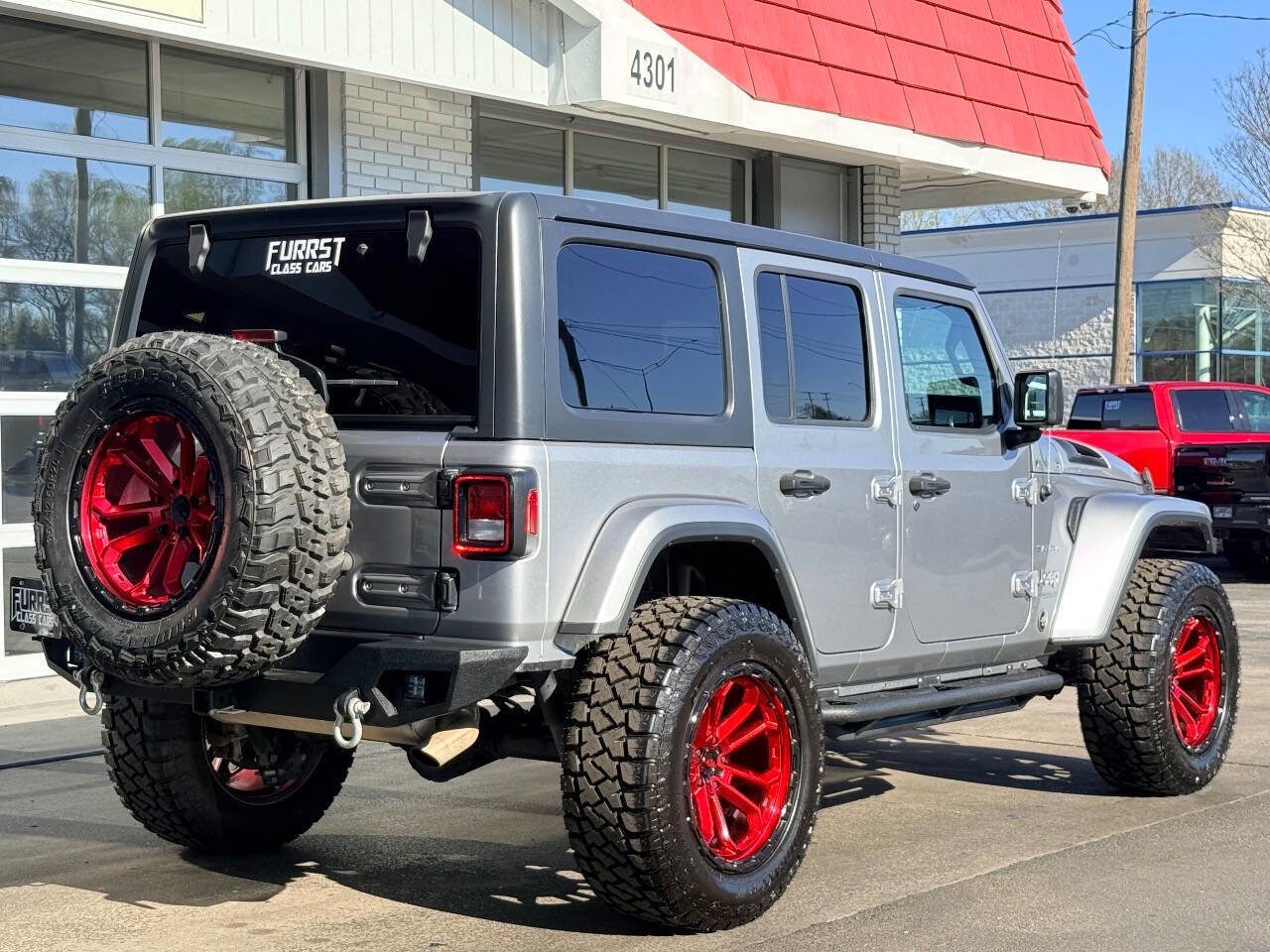 Used 2019 Jeep Wrangler Unlimited Sahara image 3