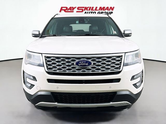 Used 2017 Ford Explorer Platinum image 2