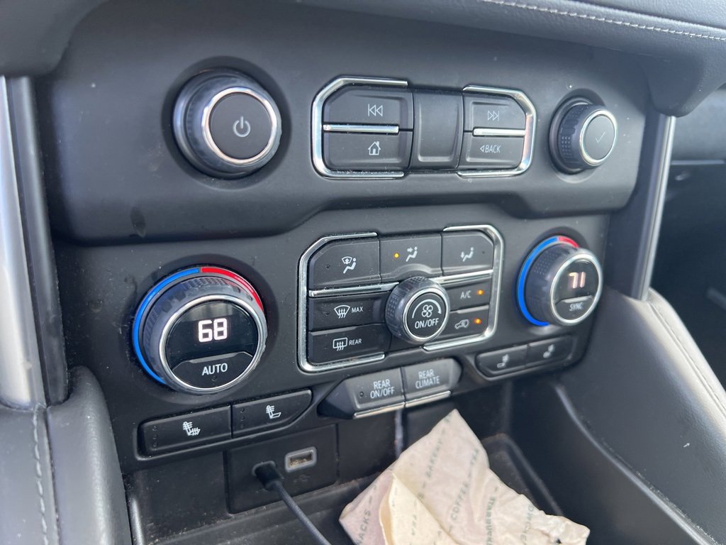 Used 2023 Chevrolet Suburban LT w/ Luxury Package image 5