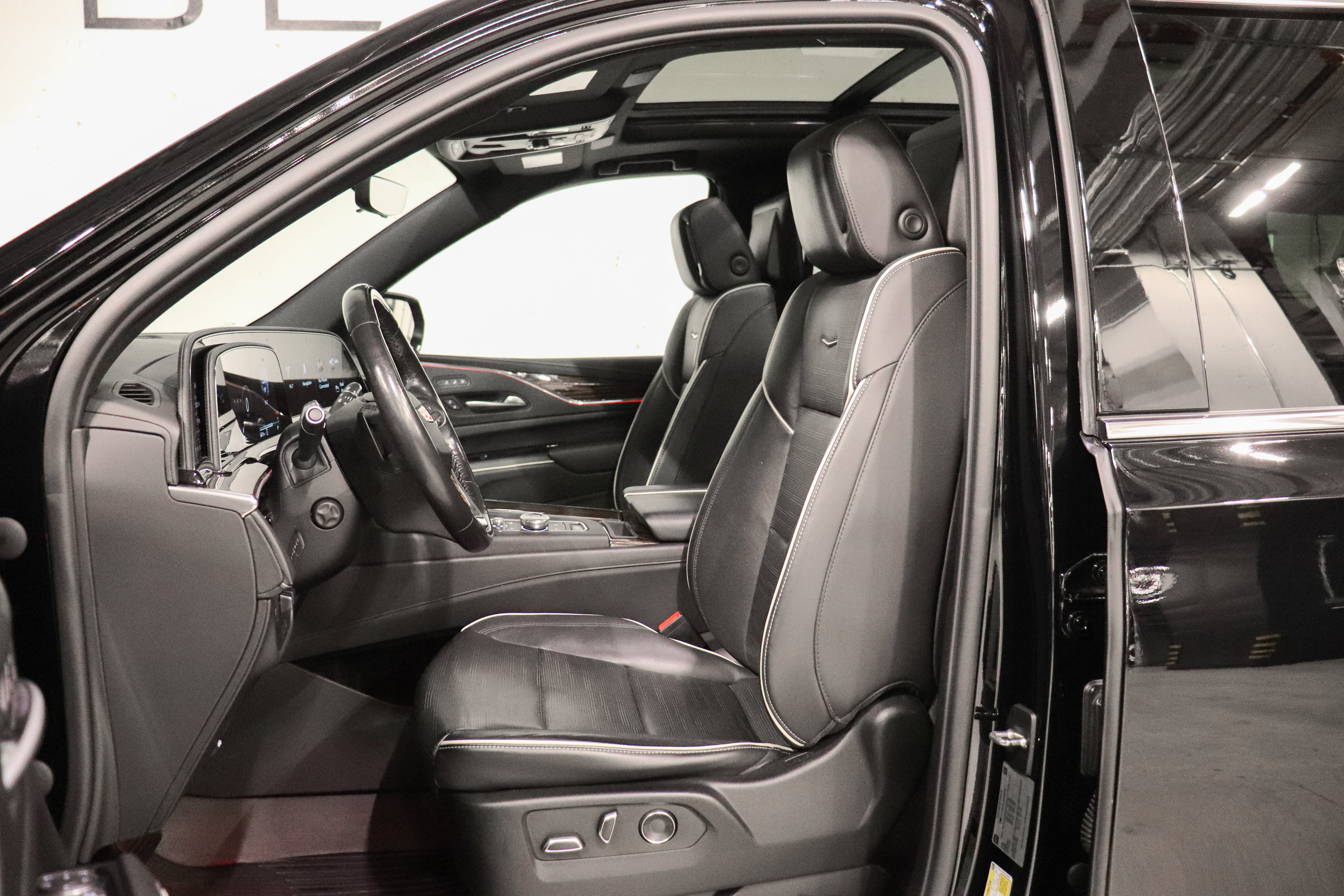 Used 2023 Cadillac Escalade ESV Premium Luxury w/ Performance Package AWD/4WD image 12