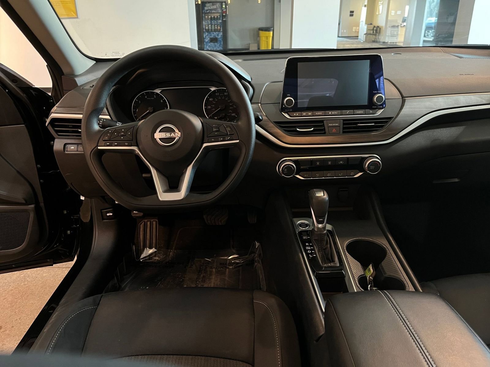 Used 2025 Nissan Altima 2.5 SV image 33