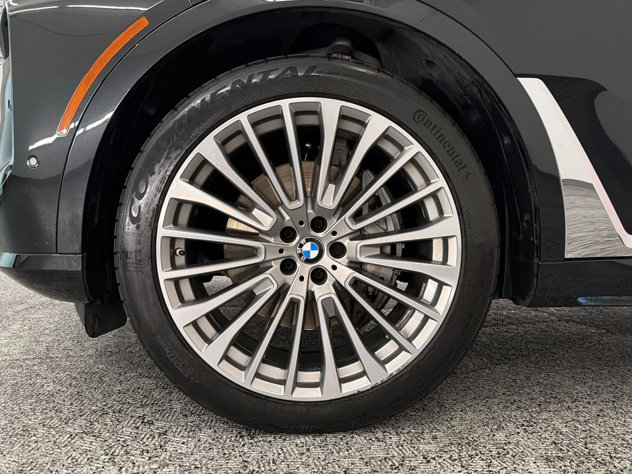Used 2023 BMW X7 xDrive40i w/ Premium Package AWD/4WD image 11