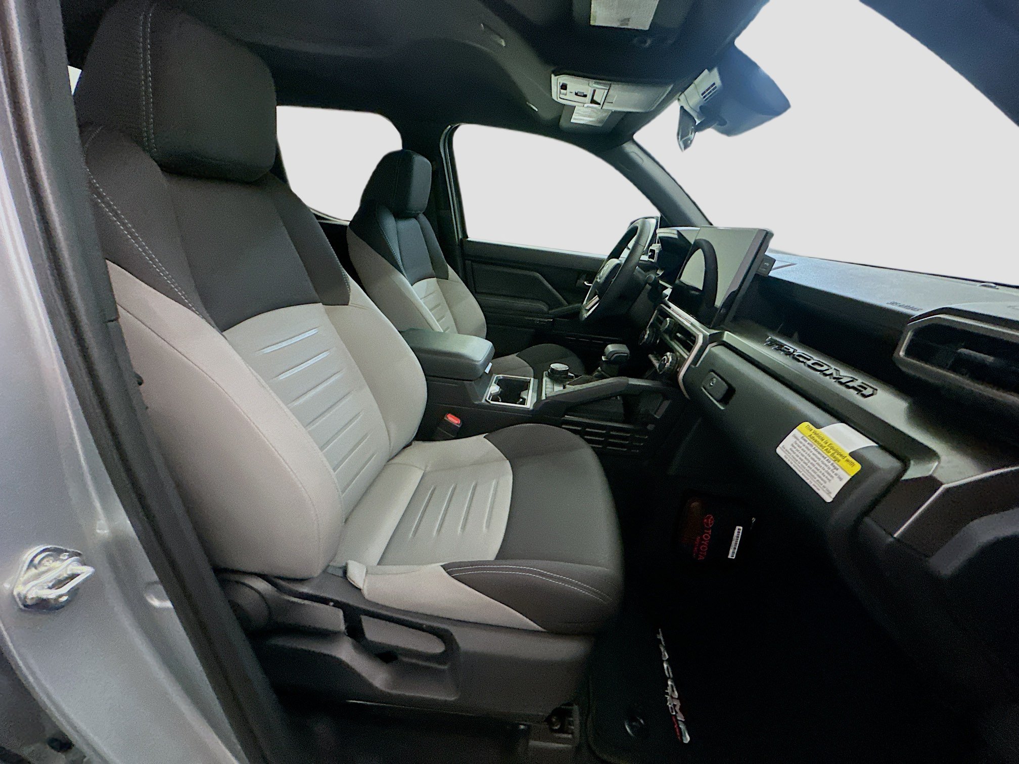 Used 2025 Toyota Tacoma TRD Sport AWD/4WD image 32