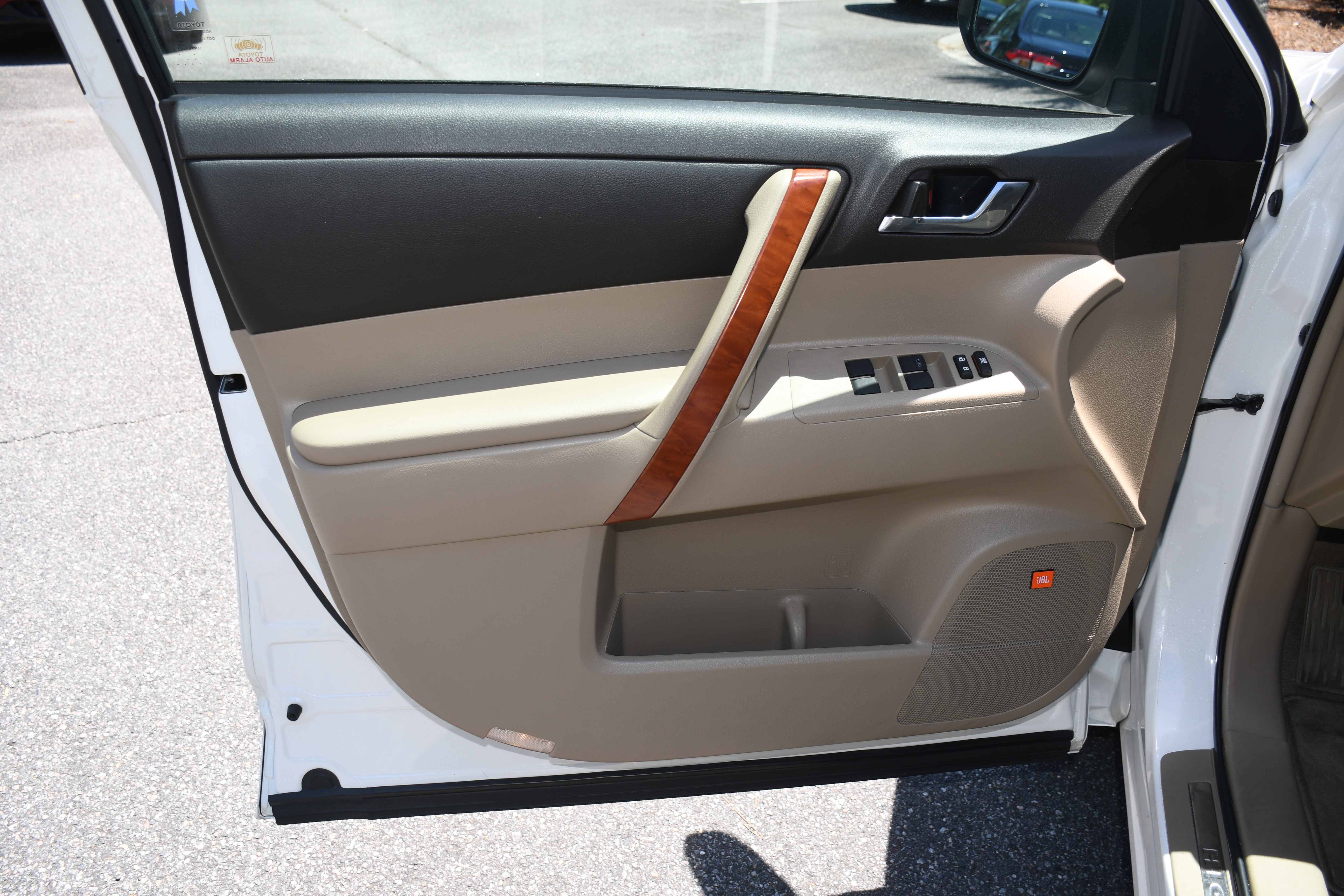 Used 2010 Toyota Highlander Limited AWD/4WD image 10