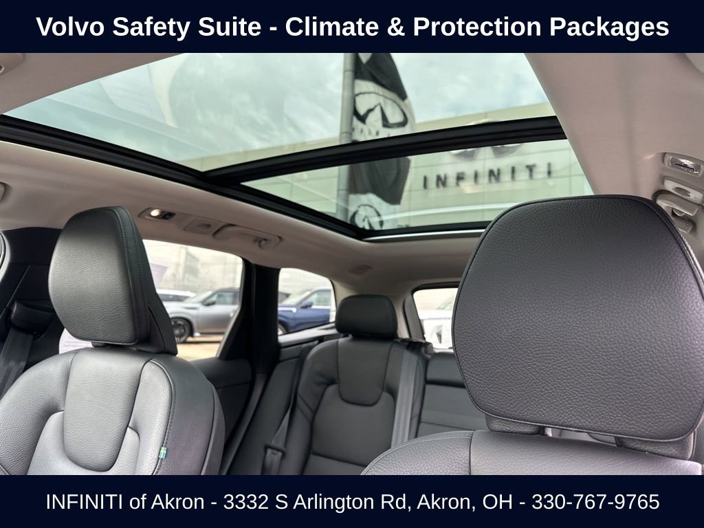 Used 2021 Volvo XC60 T5 Momentum w/ Premium Package image 7