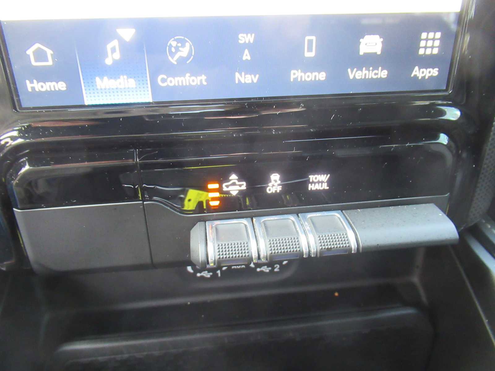 Used 2024 RAM 1500 Limited w/ Body Color Bumper Group image 33