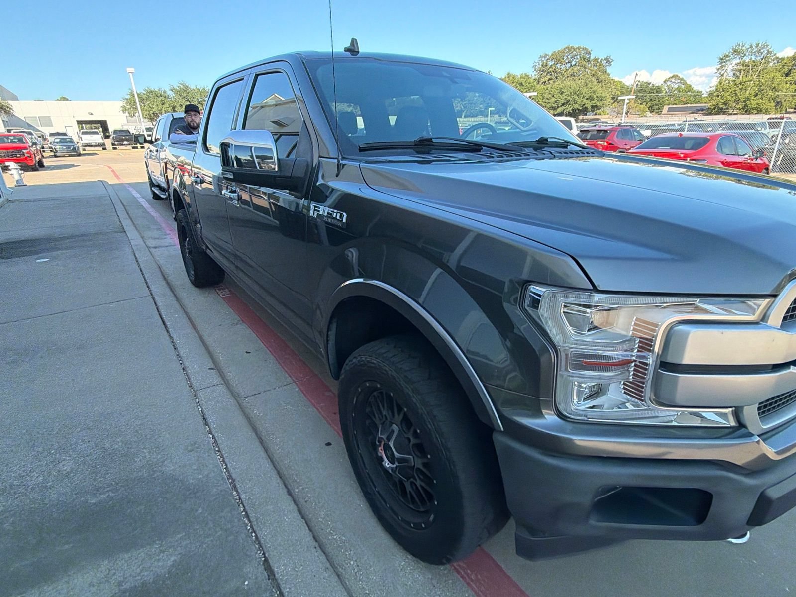 Used 2019 Ford F150 Platinum w/ Equipment Group 701A Luxury AWD/4WD image 3