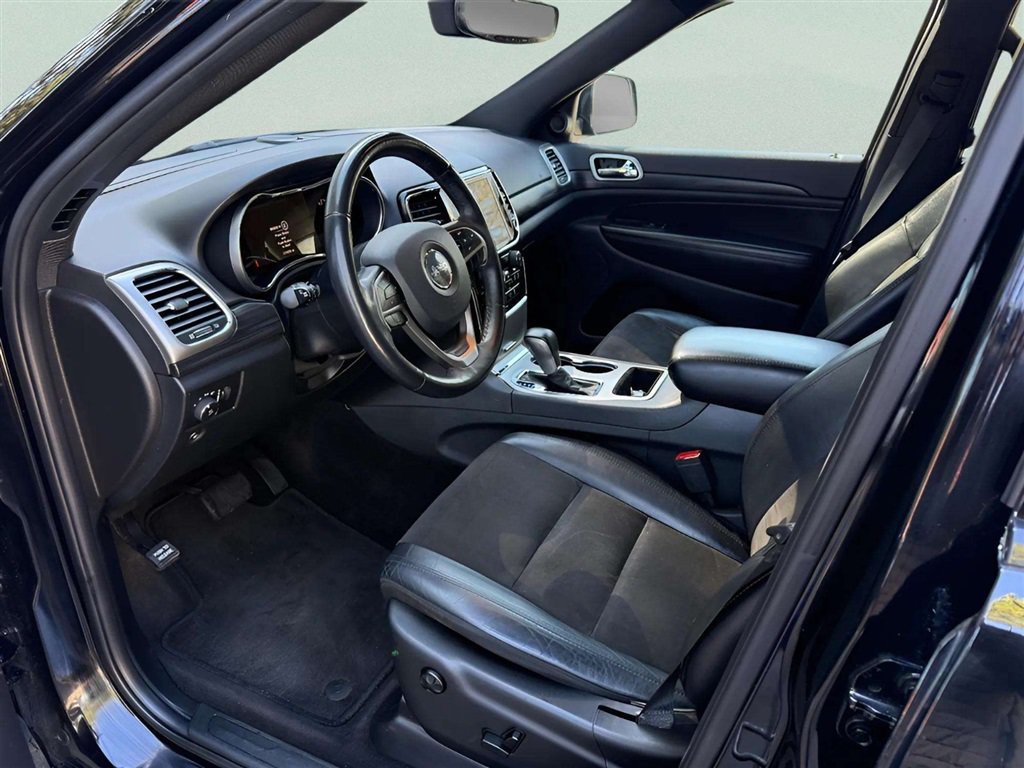 Used 2019 Jeep Grand Cherokee Altitude AWD/4WD image 14