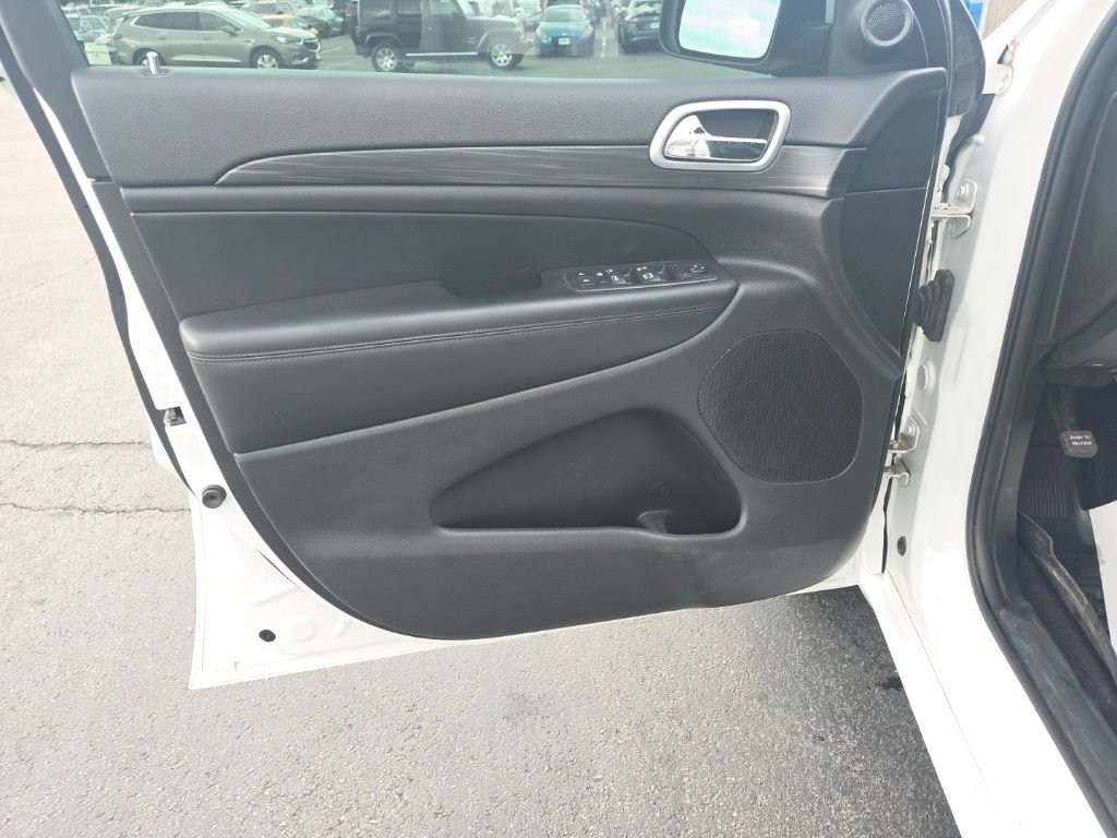 Used 2019 Jeep Grand Cherokee Altitude AWD/4WD image 12