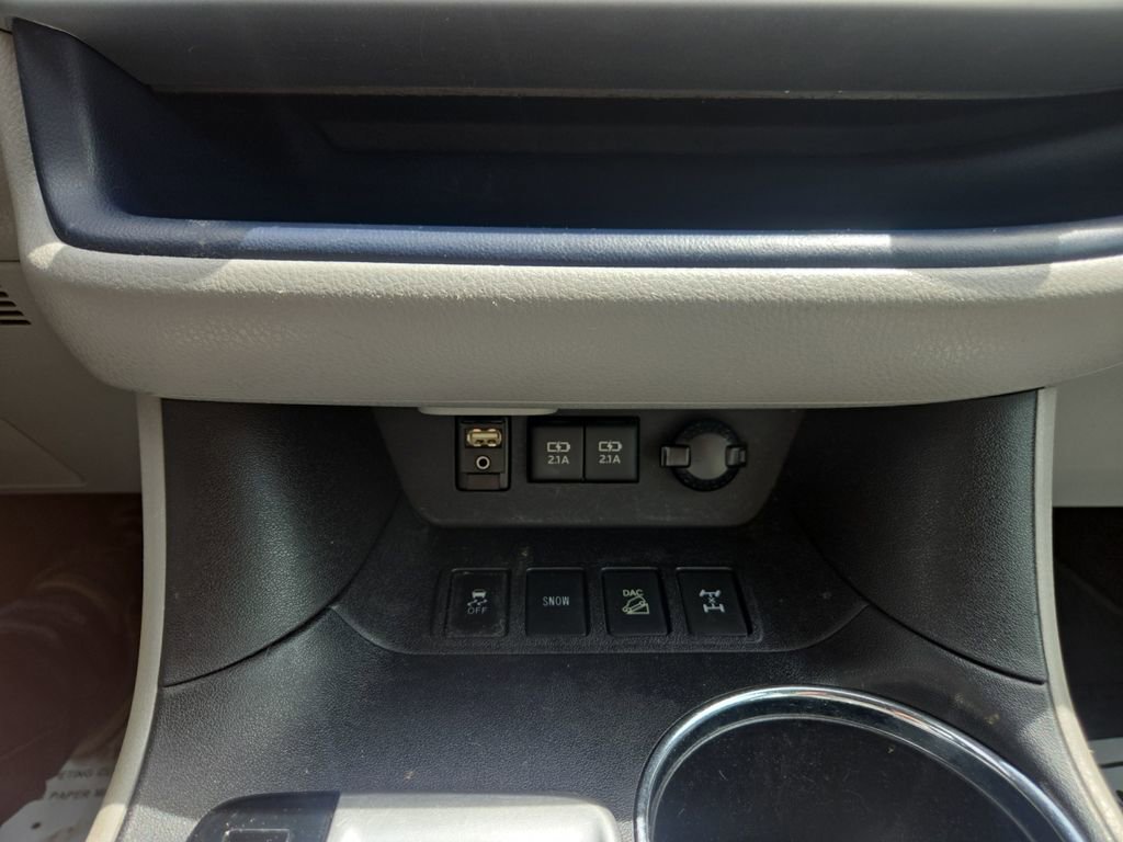 Used 2018 Toyota Highlander XLE AWD/4WD image 28