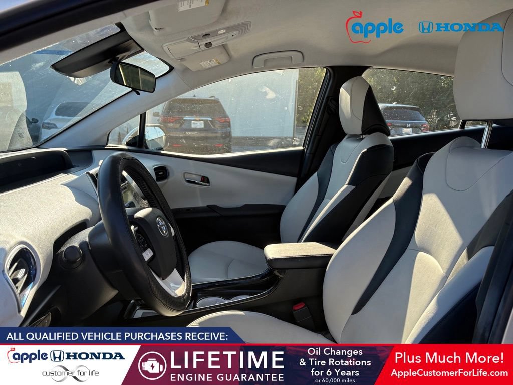 Used 2017 Toyota Prius Four FWD image 6