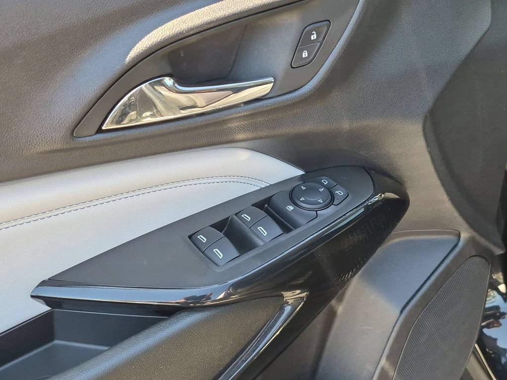 Used 2025 Chevrolet Trax LT w/ LT Convenience Package FWD image 13