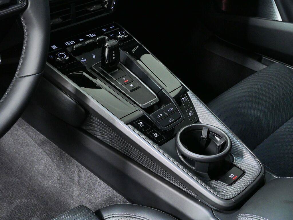 Certified 2025 Porsche 911 Carrera RWD image 19
