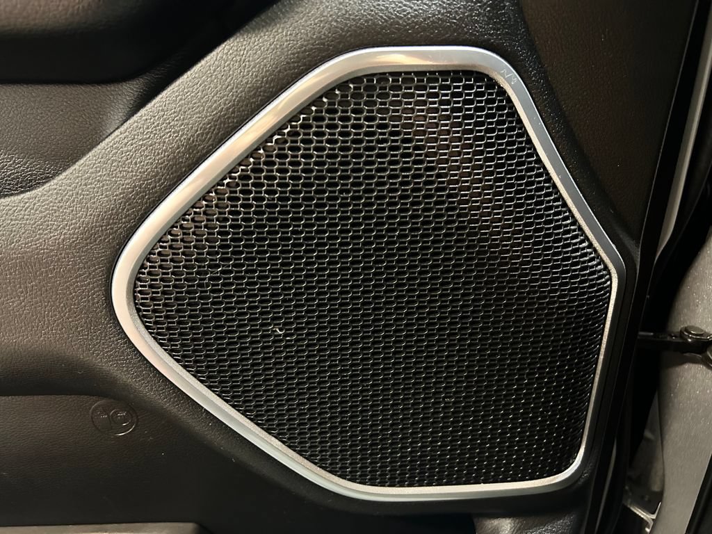 Used 2019 RAM 1500 Laramie AWD/4WD image 6