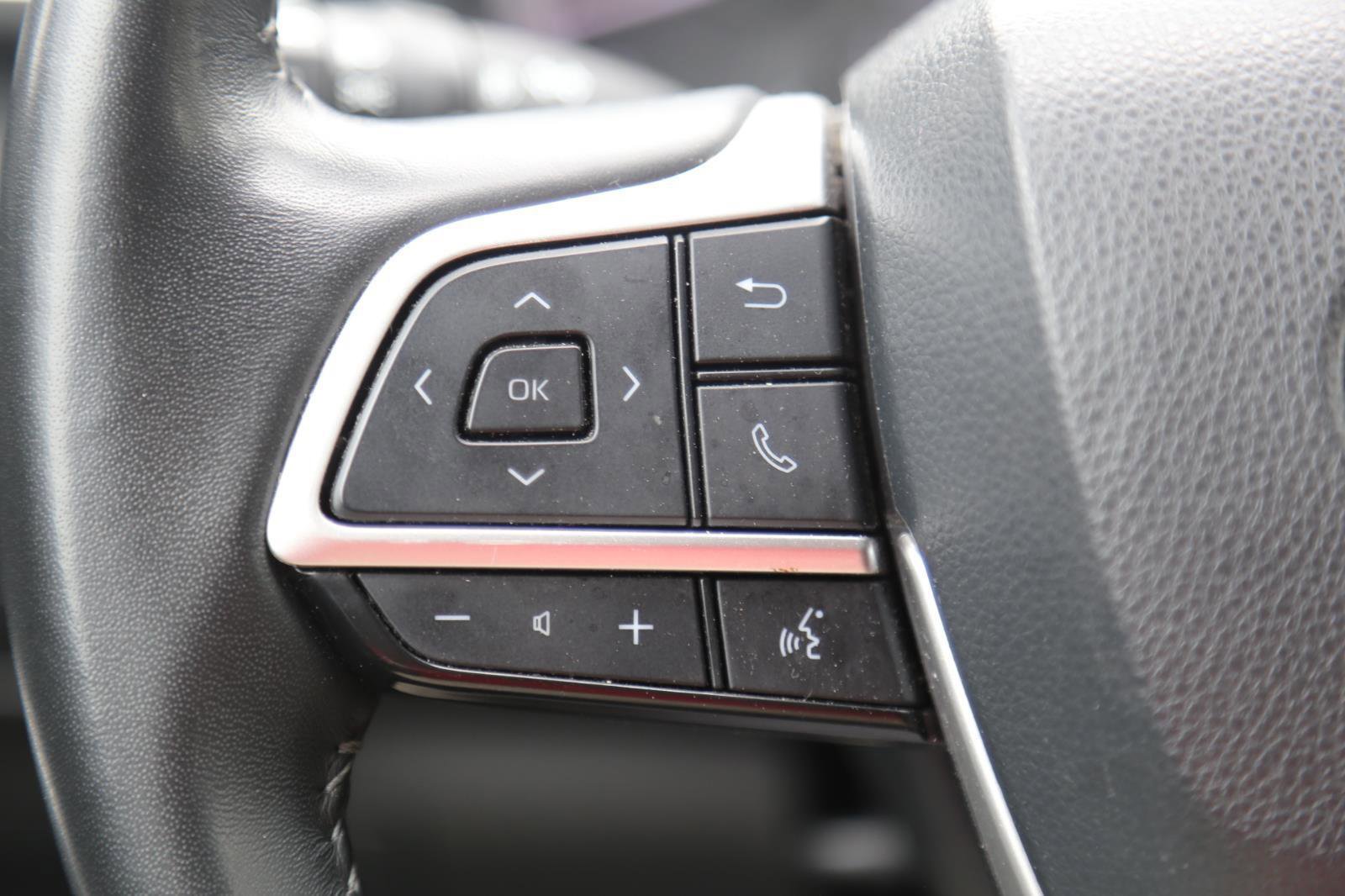 Used 2024 Toyota Highlander LE FWD image 10