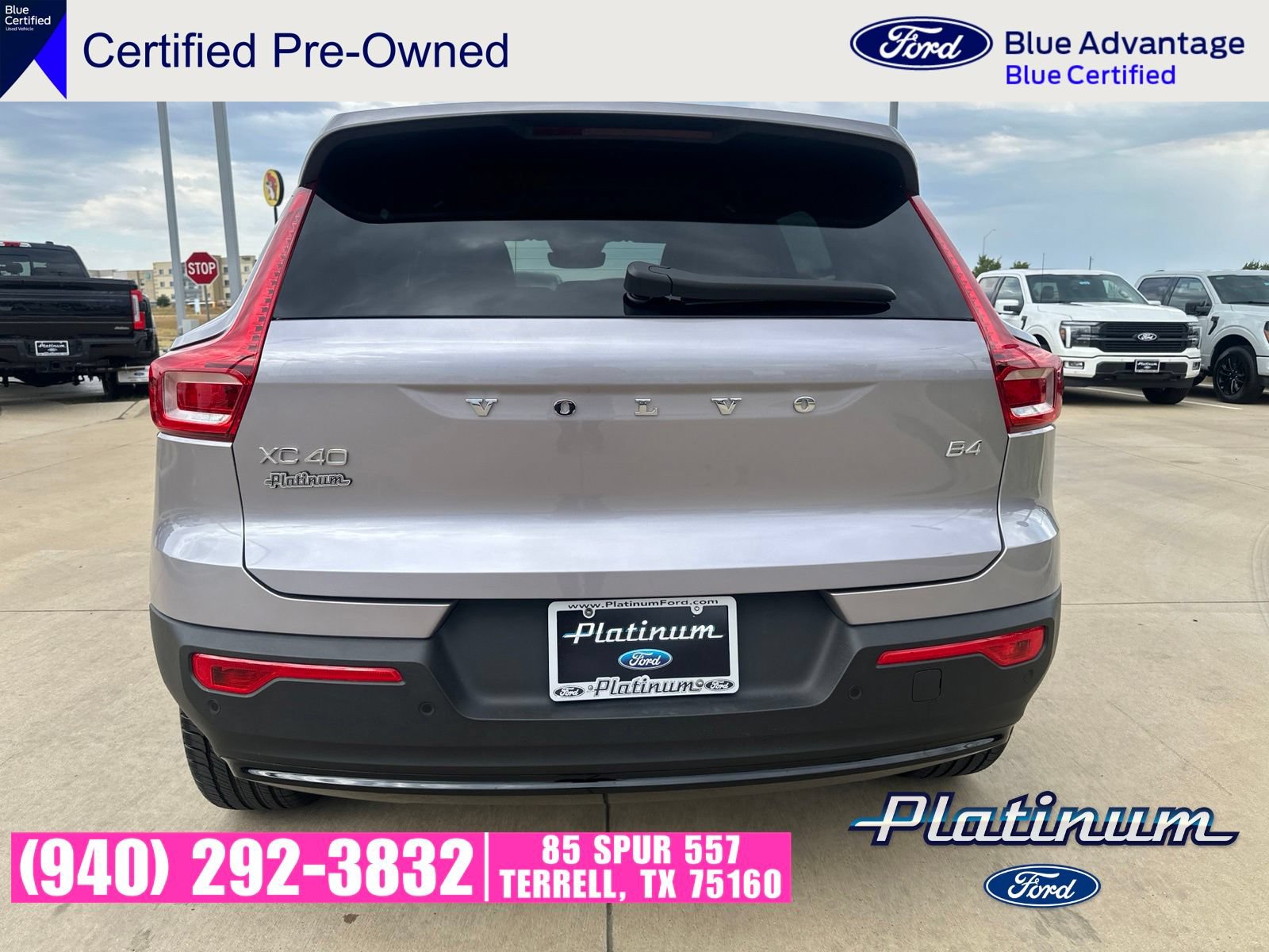 Used 2026 Volvo XC40 B4 Core w/ Climate Package FWD image 4