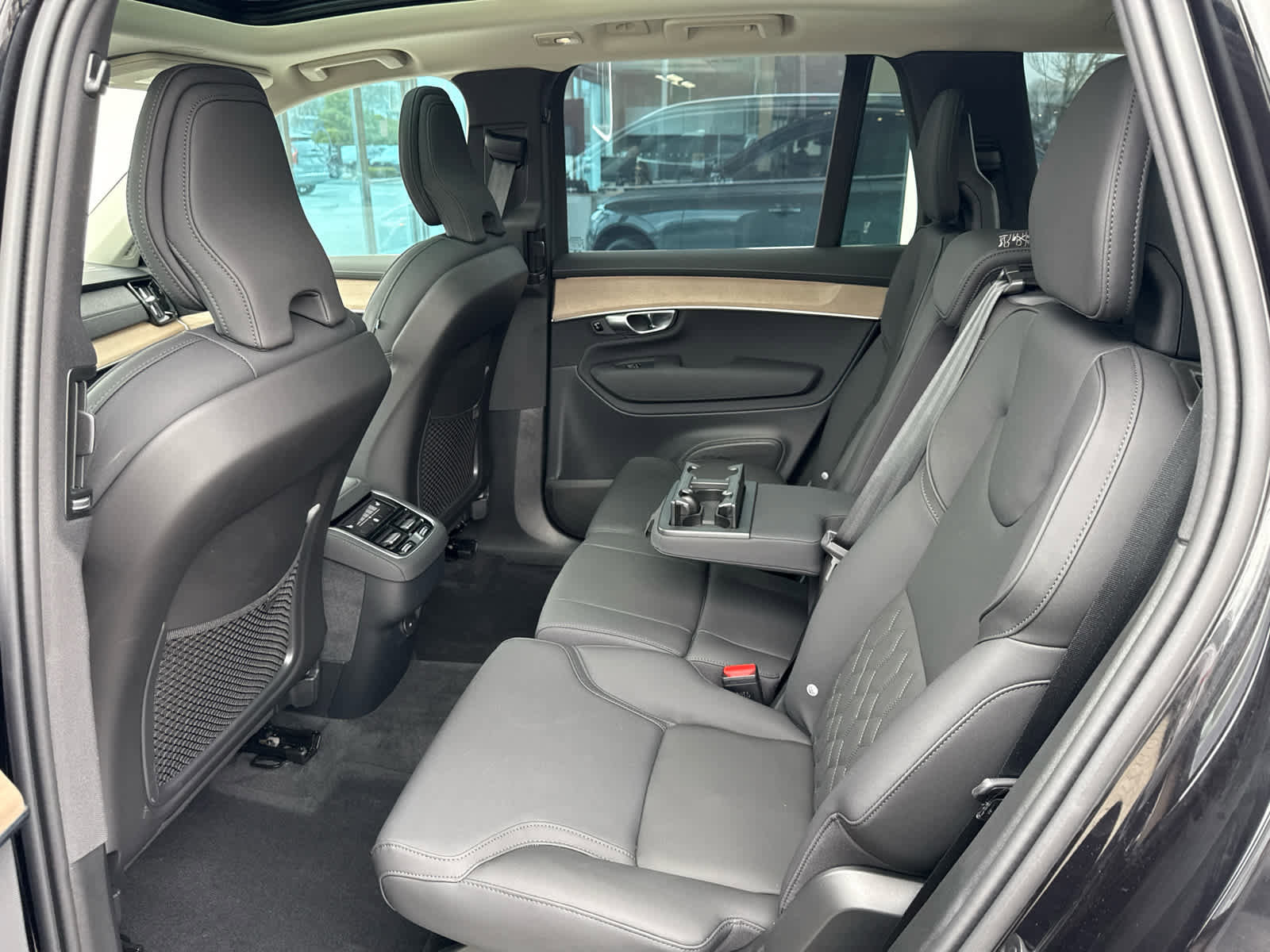 Used 2026 Volvo XC90 B6 Plus image 12