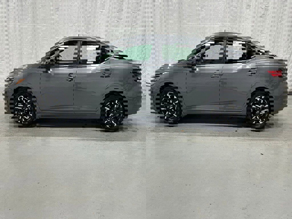 Used 2025 Nissan Sentra SV image 4