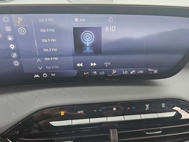 Used 2025 Buick Enclave Avenir AWD/4WD image 15