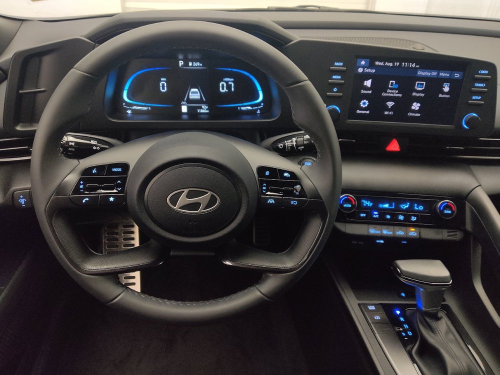 Used 2025 Hyundai Elantra Sport FWD image 22