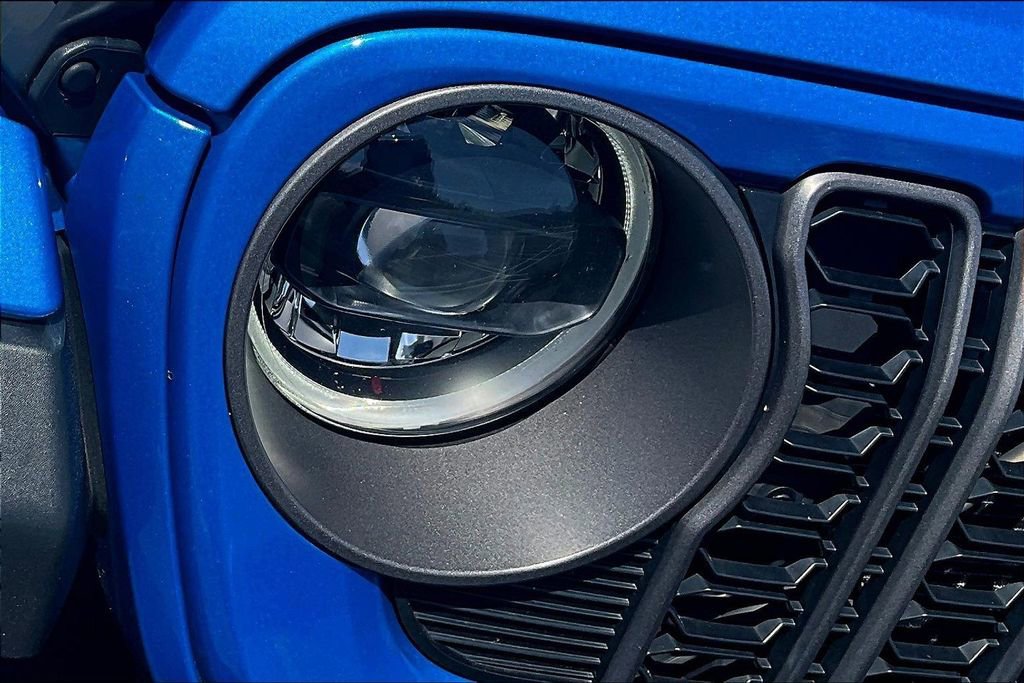 Used 2023 Jeep Wrangler Unlimited Rubicon 4xe AWD/4WD image 32