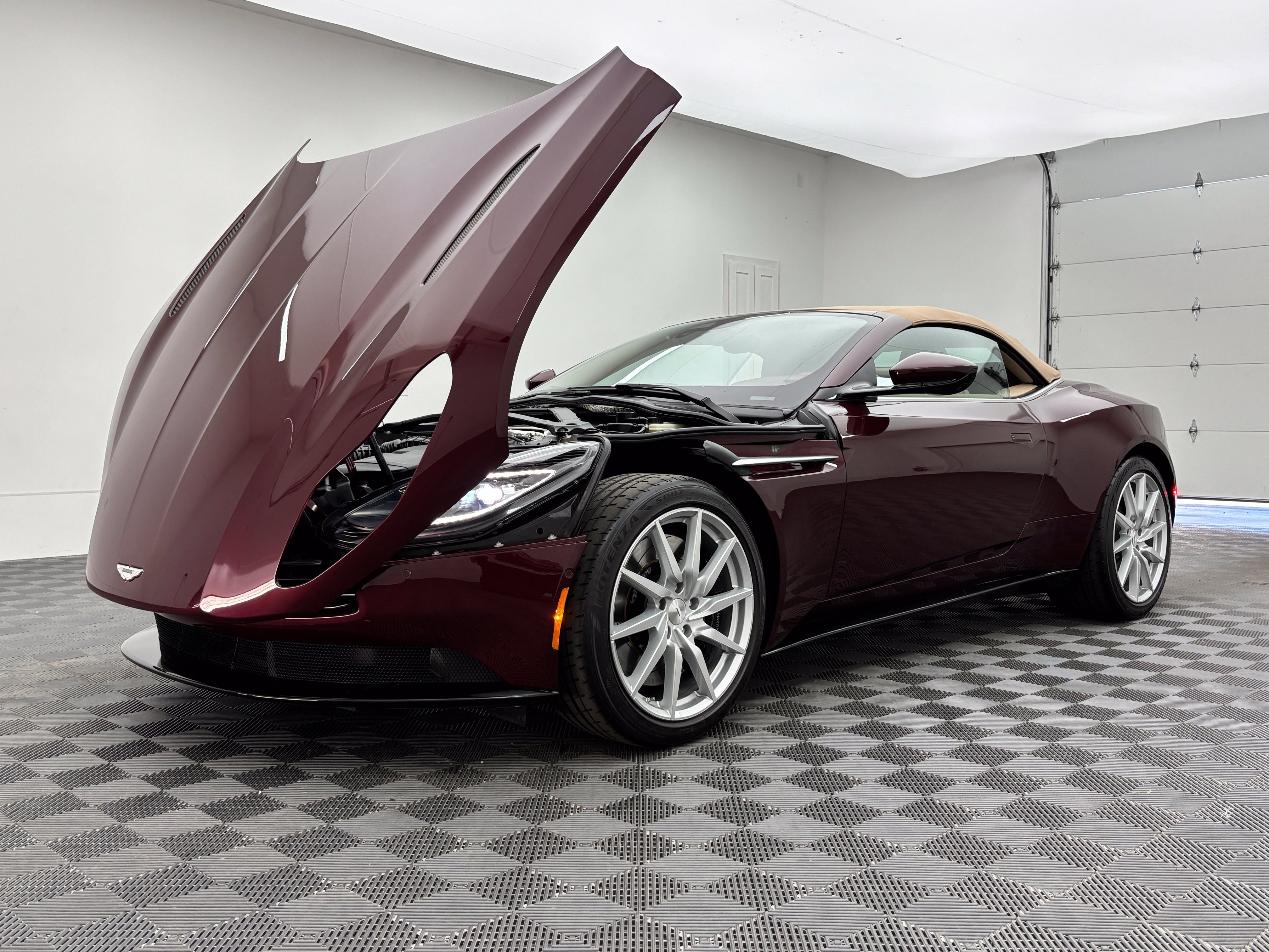 Used 2019 Aston Martin DB11 Volante RWD image 19