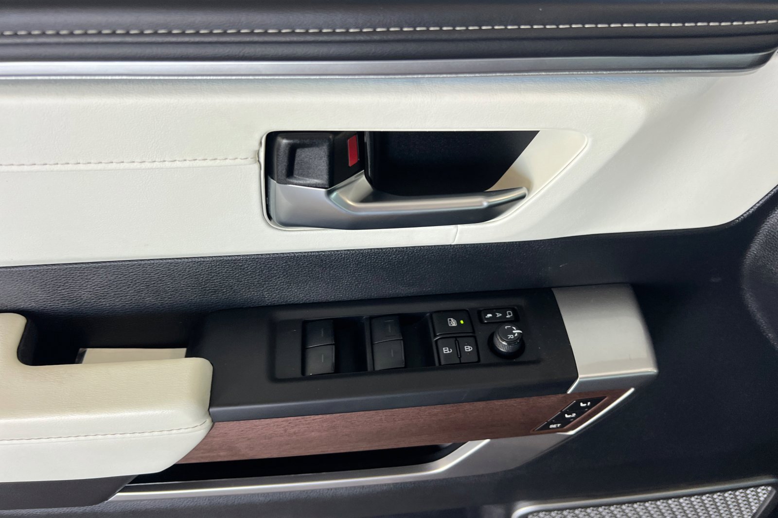 Used 2023 Toyota Tundra Capstone image 8