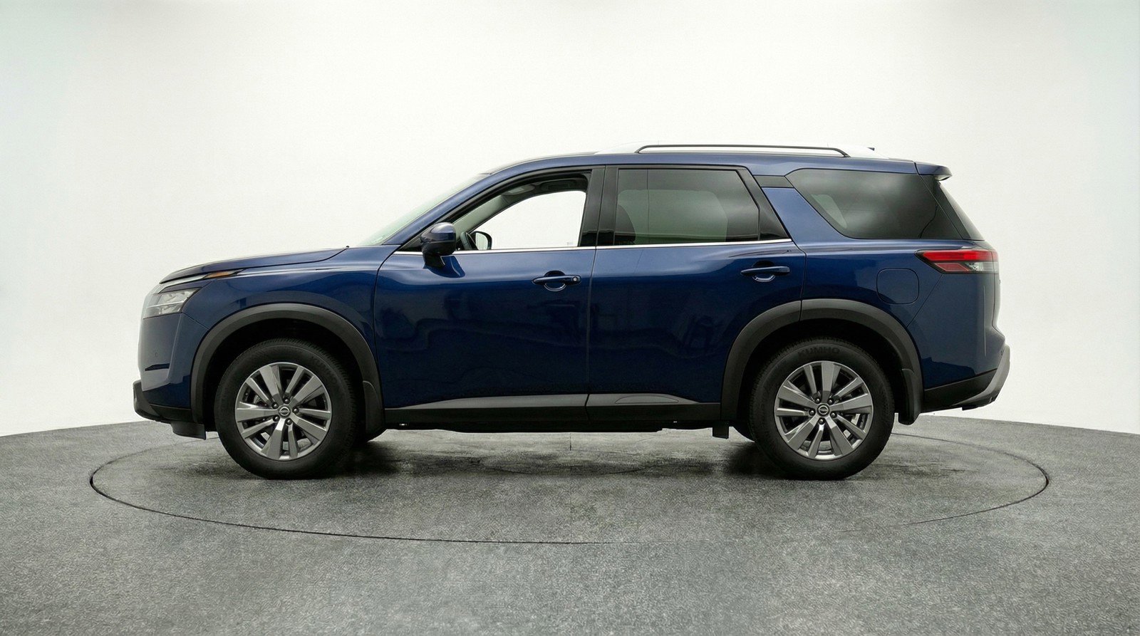 Used 2025 Nissan Pathfinder SV AWD/4WD image 5