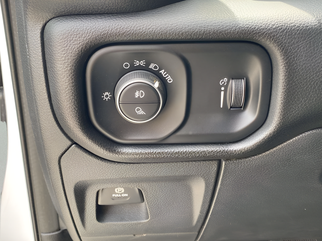 Used 2023 RAM 1500 Big Horn AWD/4WD image 18