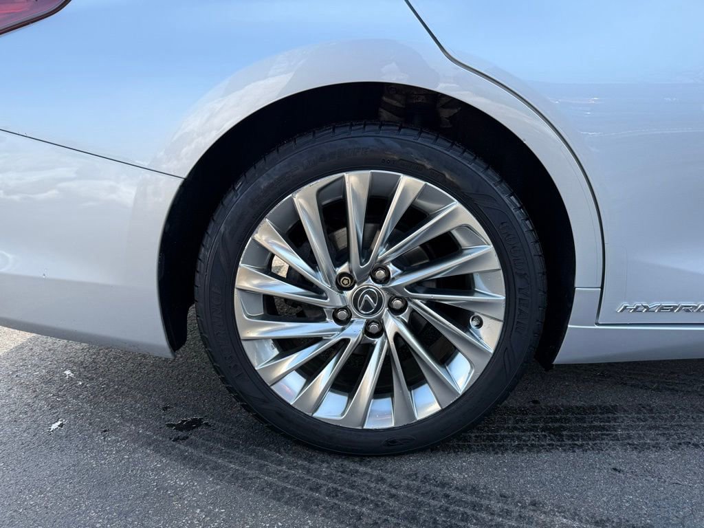 Used 2020 Lexus ES 300h w/ Accessory Package 2 image 27