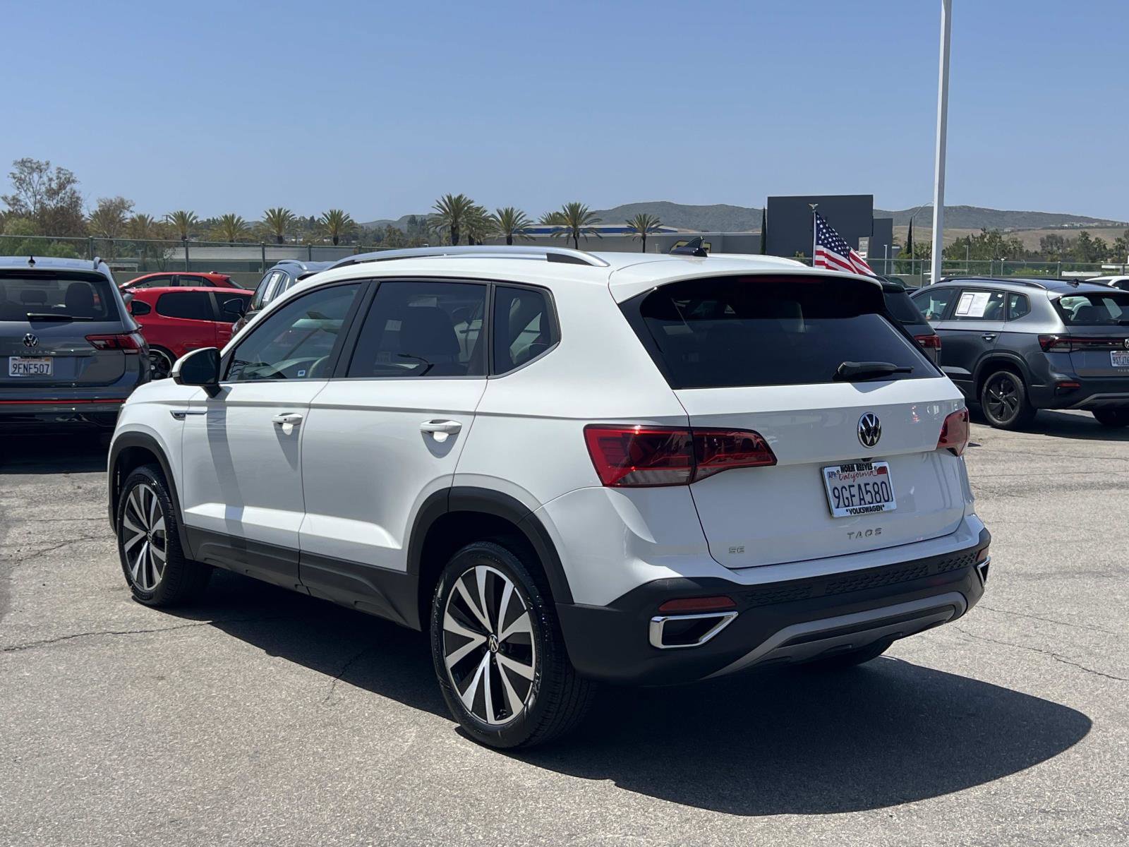 Certified 2023 Volkswagen Taos SE FWD image 3