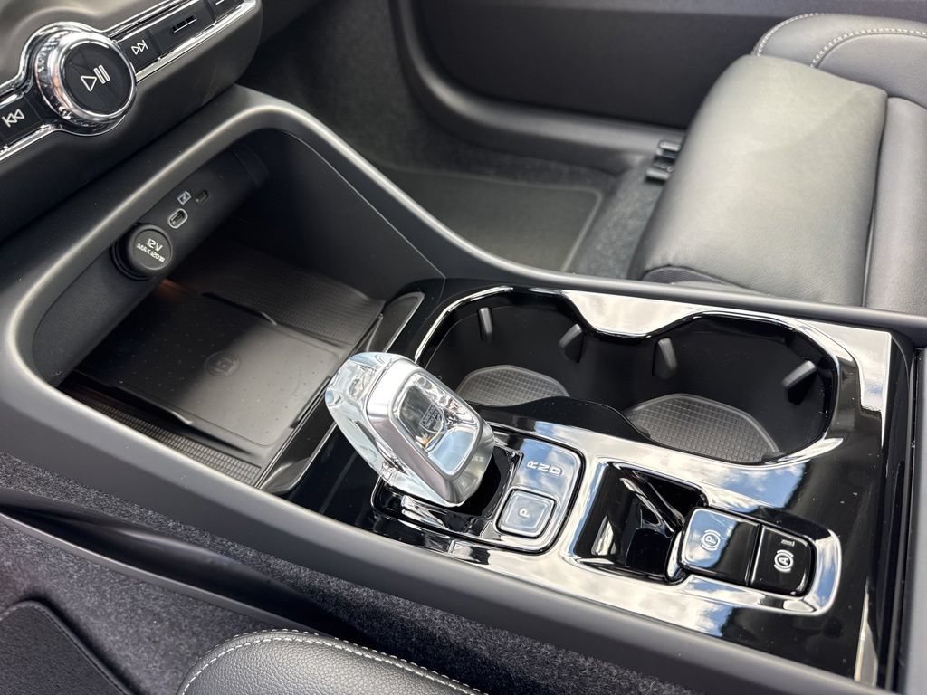 New 2026 Volvo XC40 B5 Plus w/ Climate Package AWD/4WD image 13