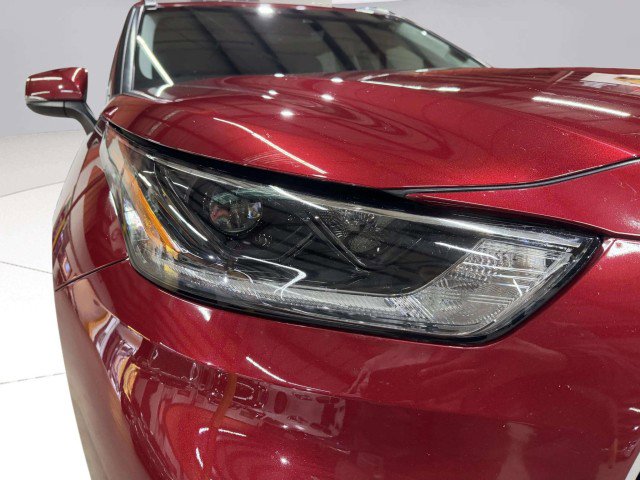 Used 2021 Toyota Highlander XLE image 17