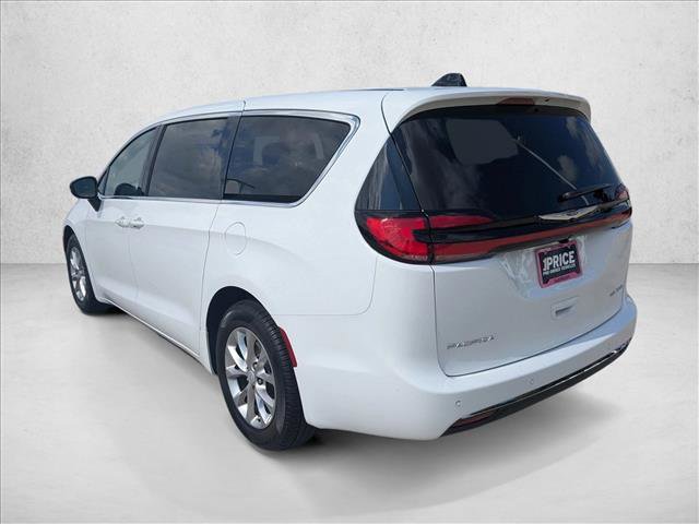 Used 2026 Chrysler Pacifica Limited FWD image 8
