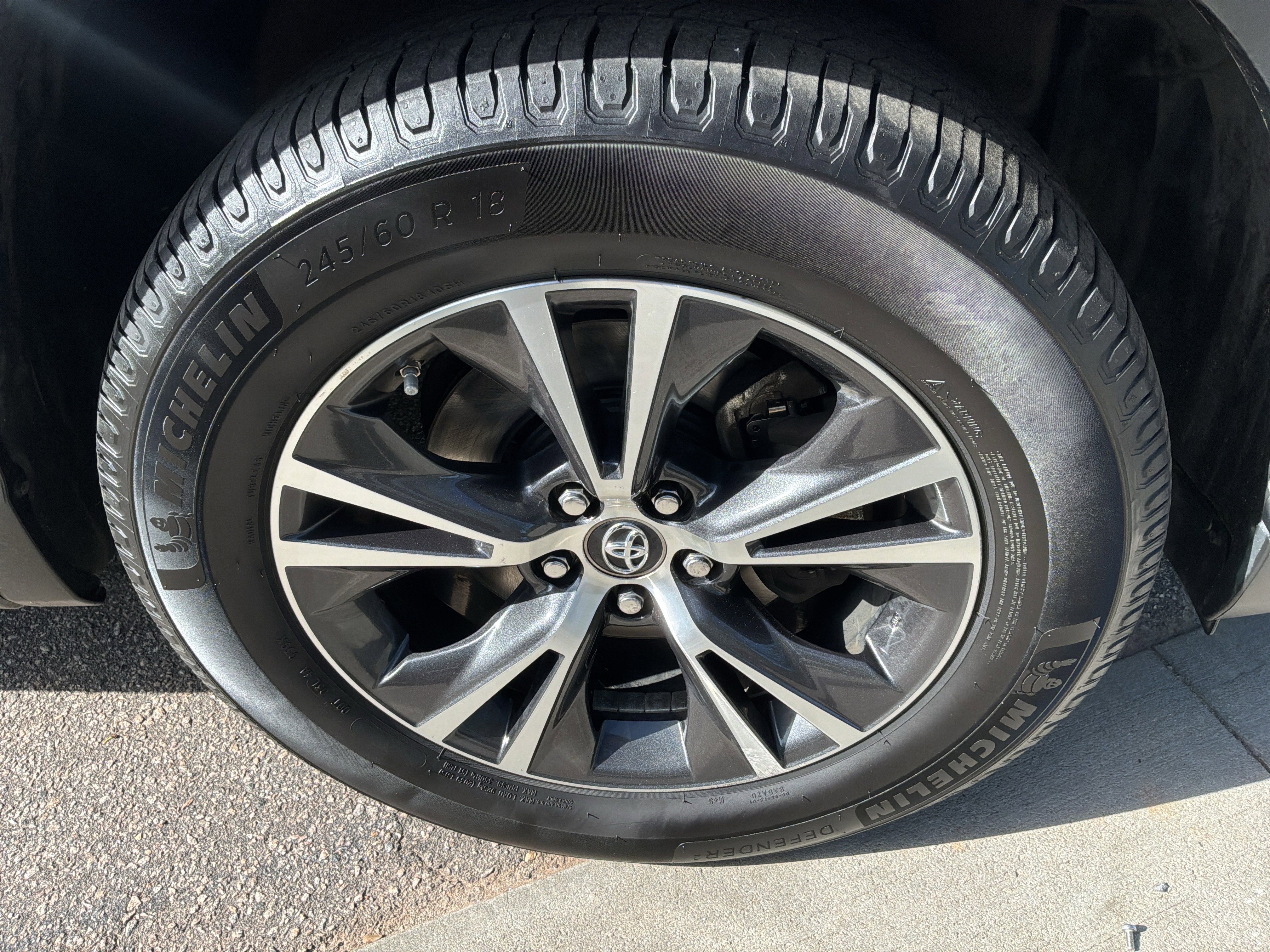 Used 2019 Toyota Highlander Plus FWD image 13