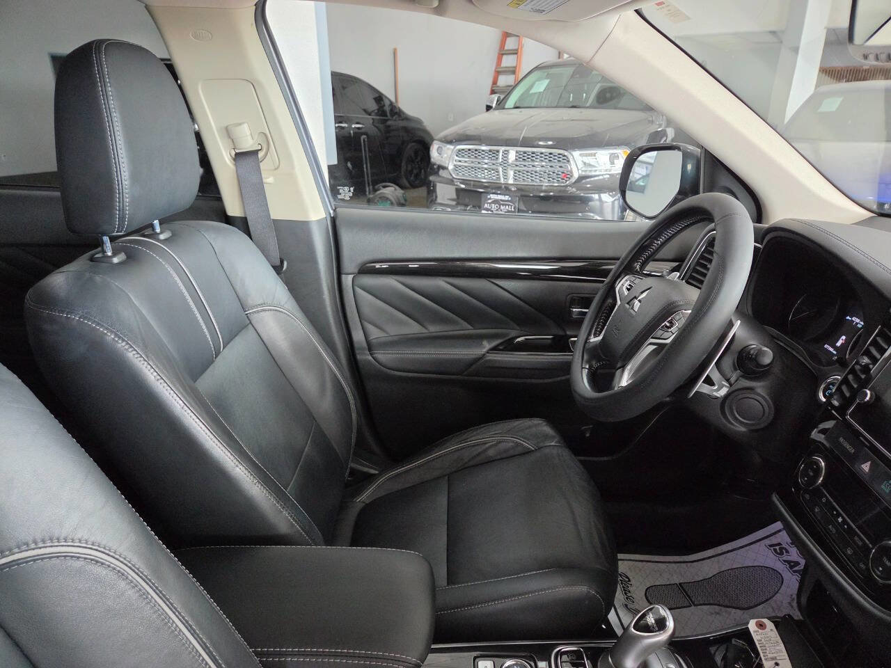 Used 2018 Mitsubishi Outlander SEL image 27