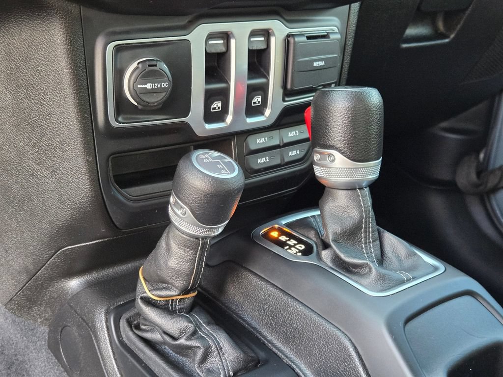 Used 2024 Jeep Wrangler Sport AWD/4WD image 23