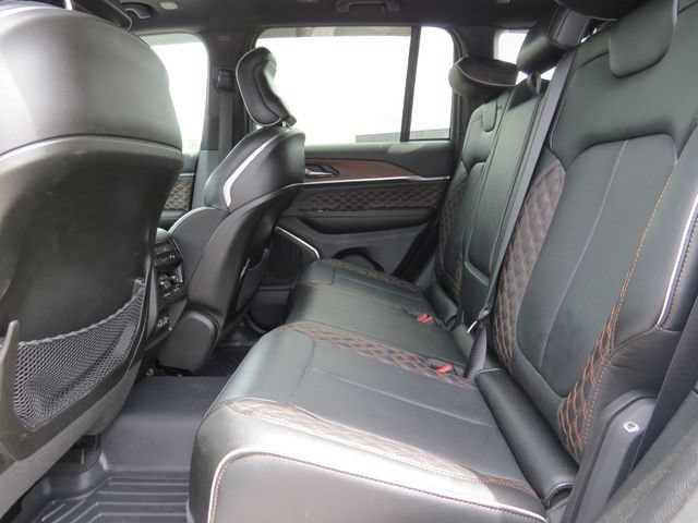 Used 2023 Jeep Grand Cherokee Summit RWD image 13