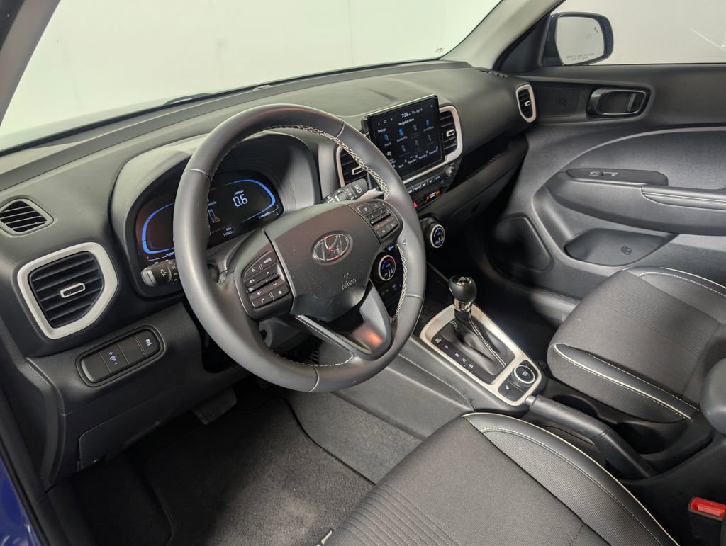 Used 2024 Hyundai Venue Limited image 21