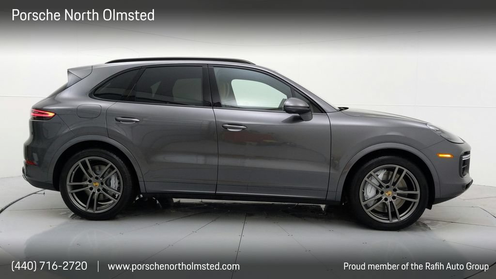 Certified 2023 Porsche Cayenne Turbo AWD/4WD image 1