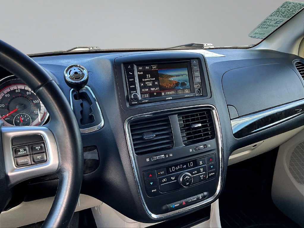 Used 2013 Dodge Grand Caravan Crew FWD image 11