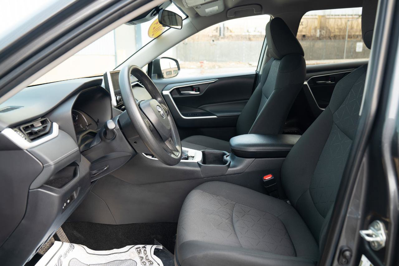 Used 2024 Toyota RAV4 XLE image 25