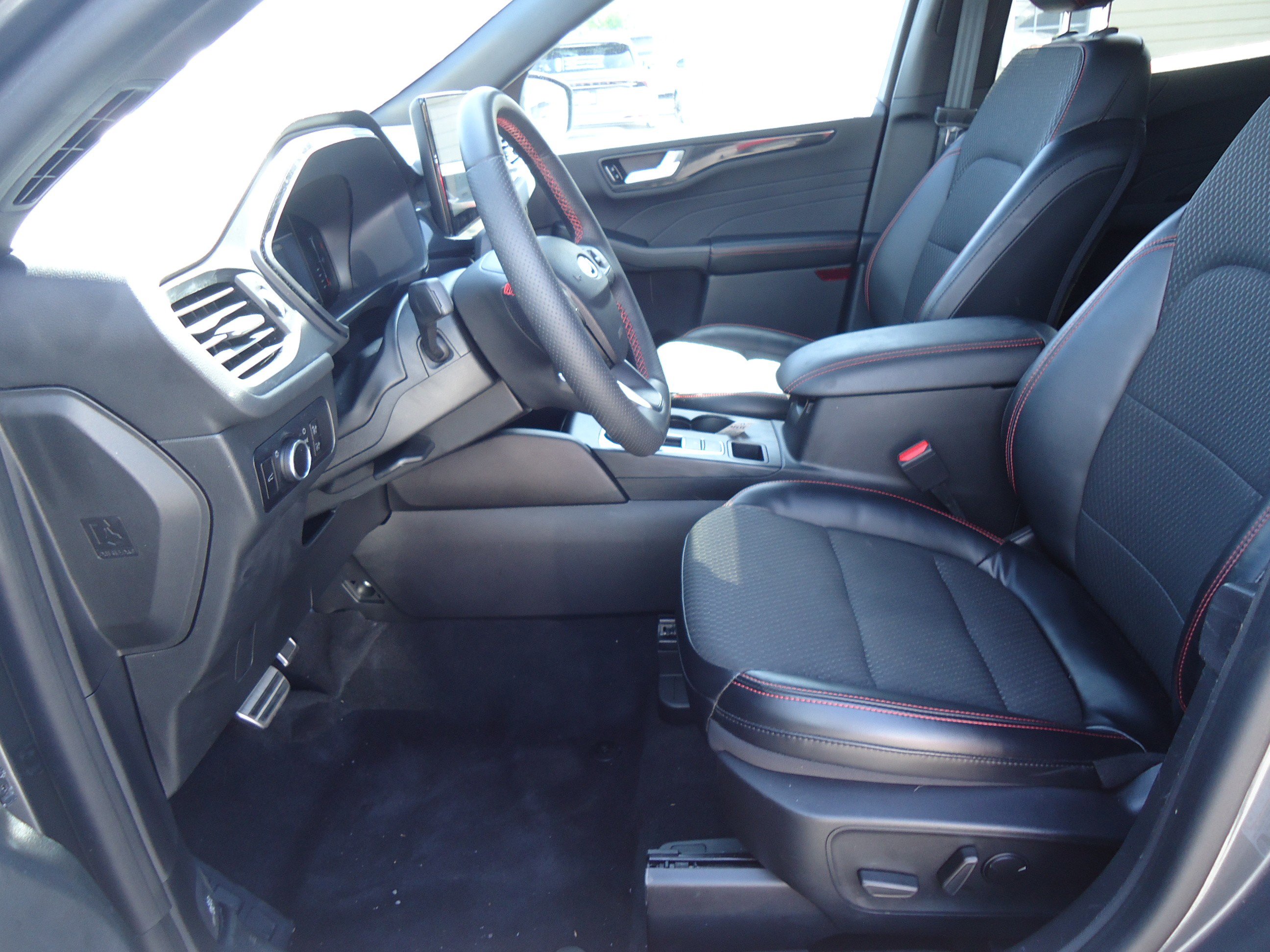 Used 2023 Ford Escape ST-Line w/ Tech Pack #1 AWD/4WD image 22