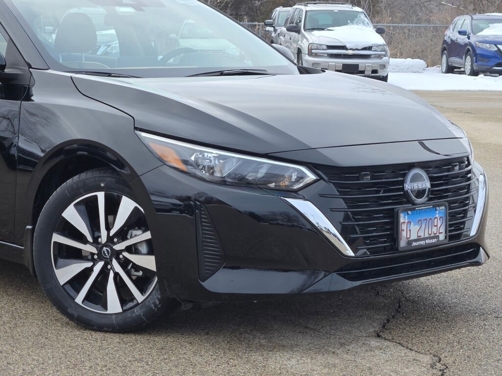 Used 2025 Nissan Sentra SV w/ SV Premium Package image 2