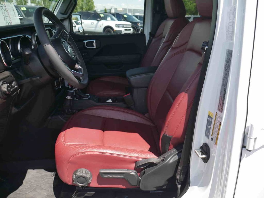 Used 2023 Jeep Wrangler Unlimited Sahara AWD/4WD image 28