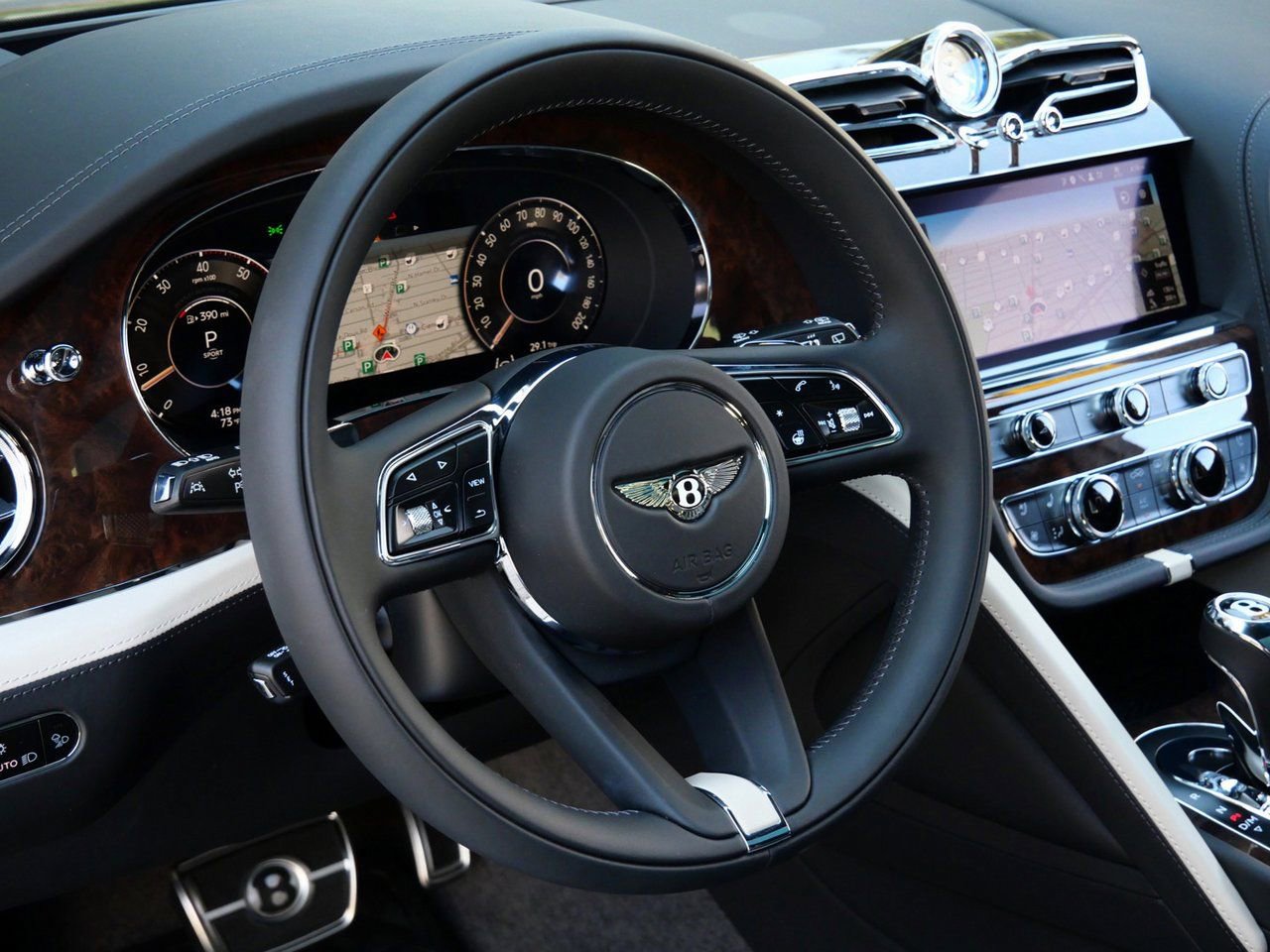 Used 2025 Bentley Bentayga Extended Wheelbase AWD/4WD image 14