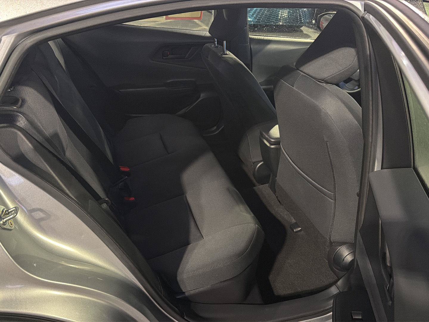 Certified 2025 Toyota Prius LE FWD image 12