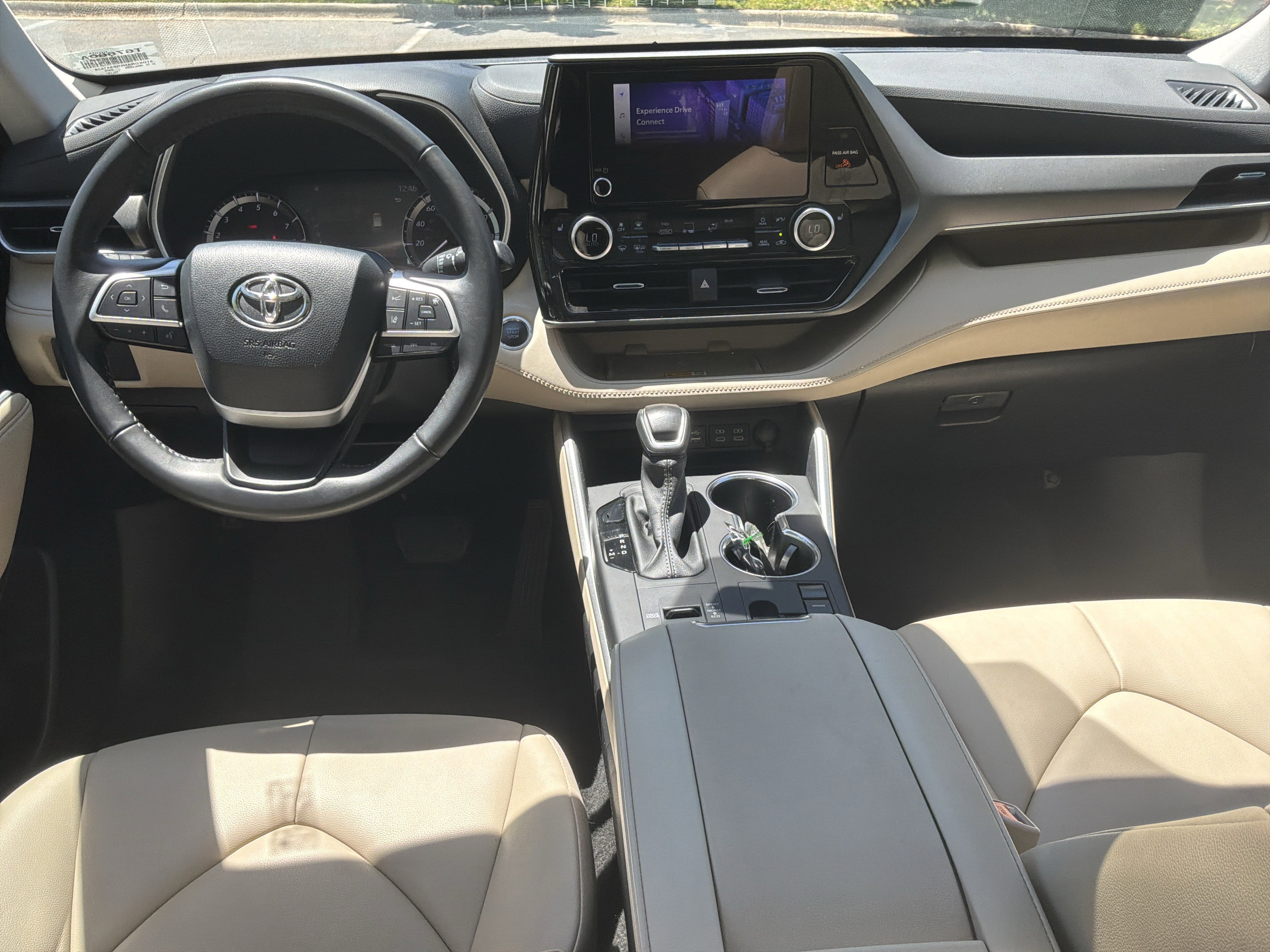 Used 2024 Toyota Highlander XLE FWD image 29
