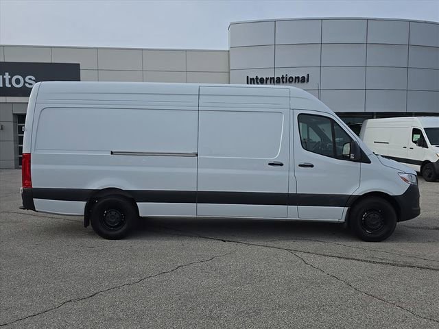 Used 2025 Mercedes-Benz Sprinter 2500 image 3